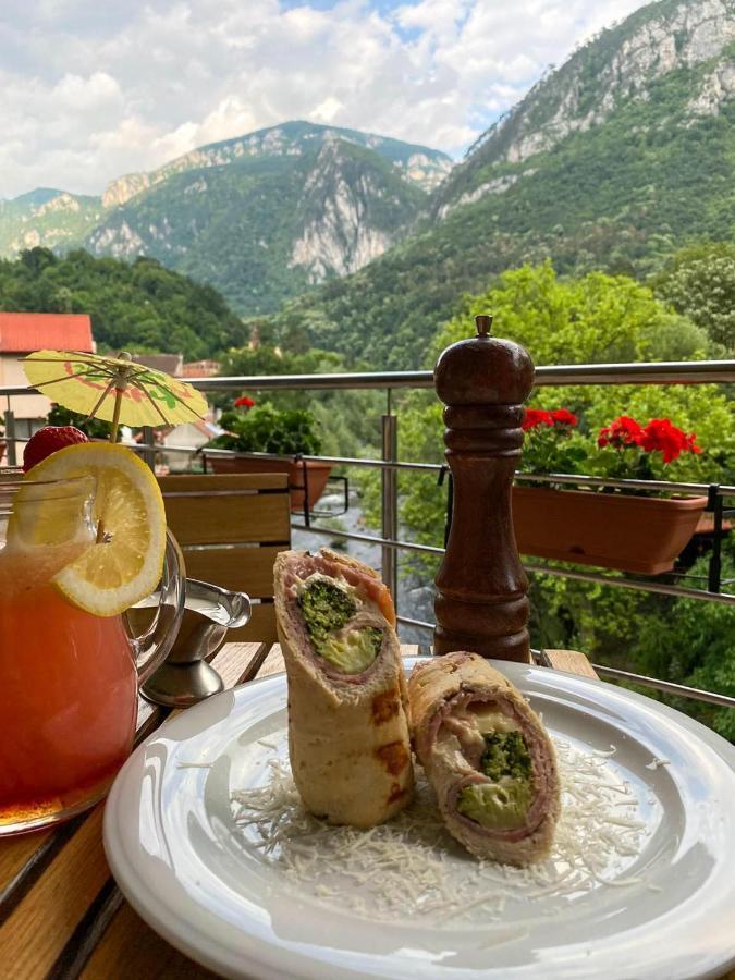 Hotel Holiday Maria 바일레헤르쿨라네 외부 사진