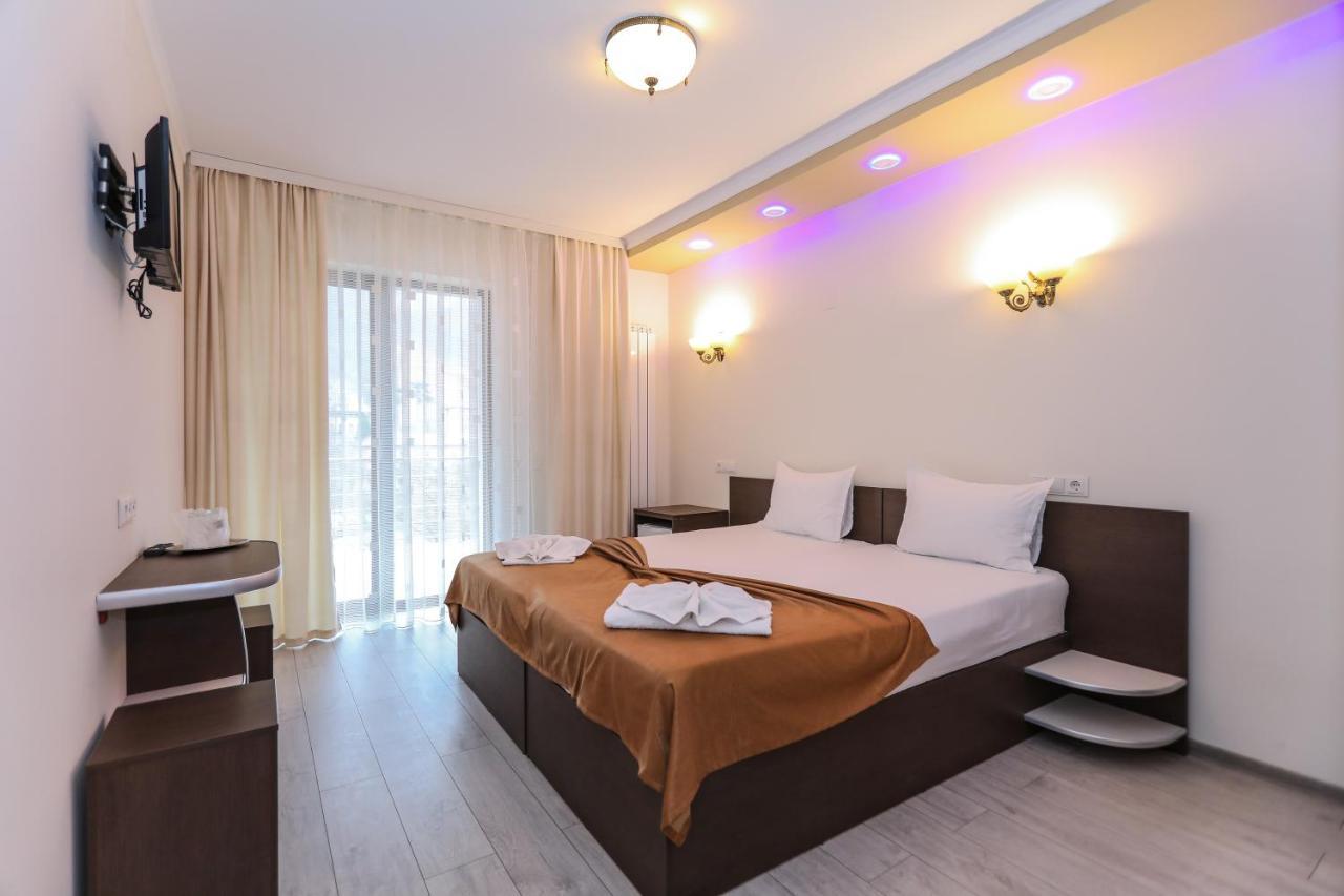 Hotel Holiday Maria 바일레헤르쿨라네 외부 사진